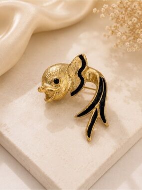 Vintage Gold Tone Fish Brooch Pin Black Enamel Figural Nautical Statement pin